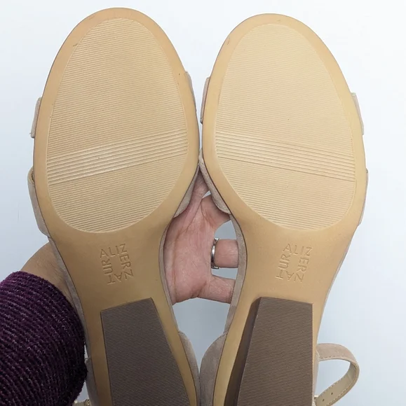 NWOT Naturalizer suede sandals - Picture 14 of 16